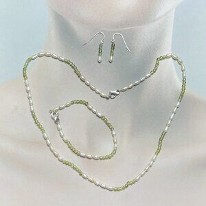 Set of Necklace, Bracelet and Earring of Freshwater Pearl and Green Tourmaline